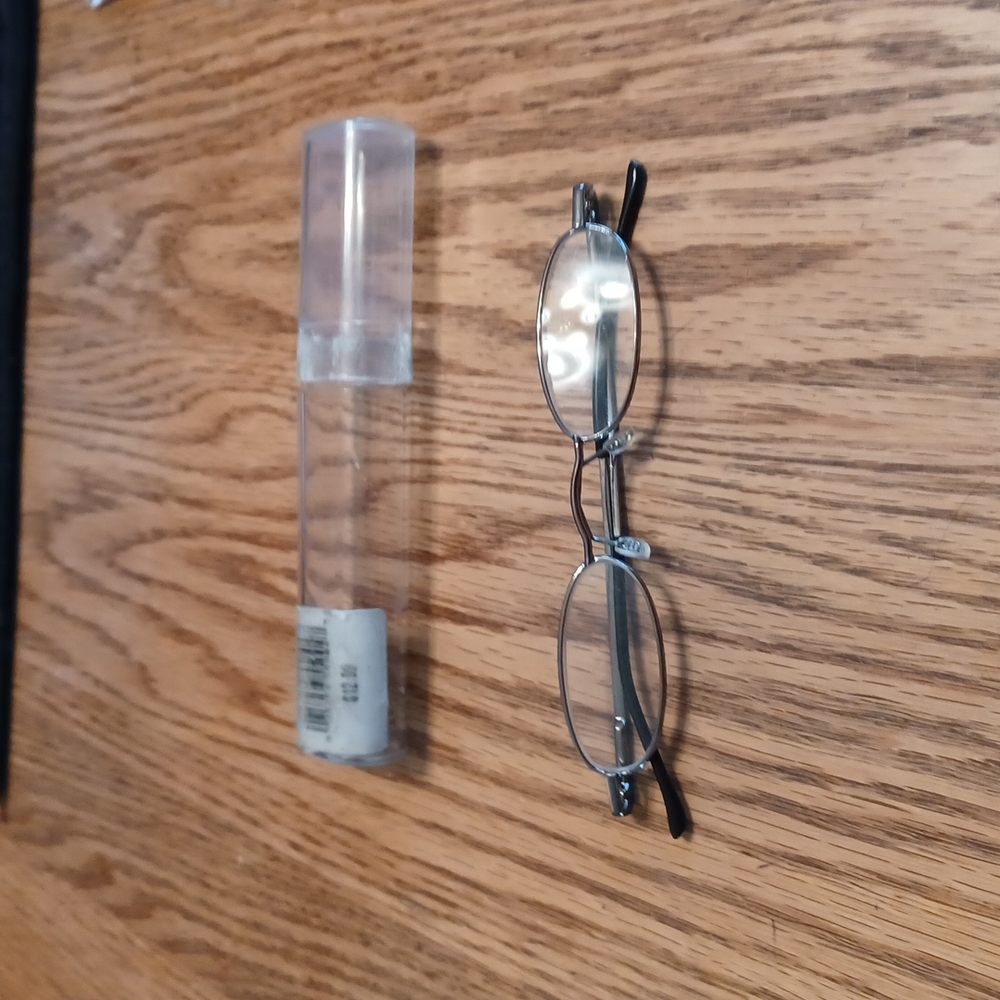 Reading glasses with case
